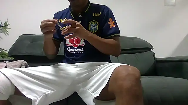 JUNINHOLEKEJR live sex cam