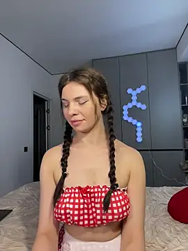 CurlyLara's cam snapshot