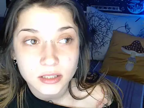 AlienforTwenty's cam snapshot