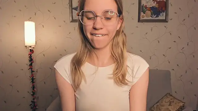 JoanBaggott's cam snapshot