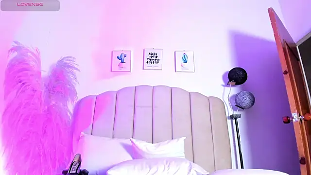 _aithanaa_'s cam snapshot