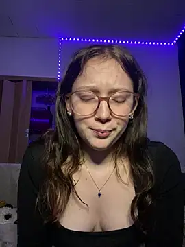 YoungLisaa18's cam snapshot