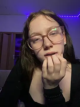 YoungLisaa18's cam snapshot