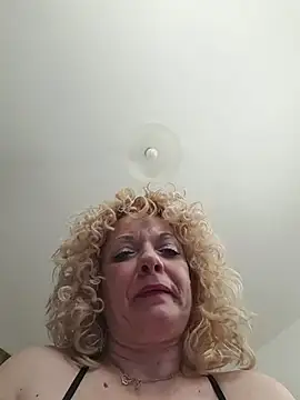 LittleCurlyGirl's cam snapshot