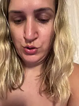 Bia_sexynovaes's cam snapshot