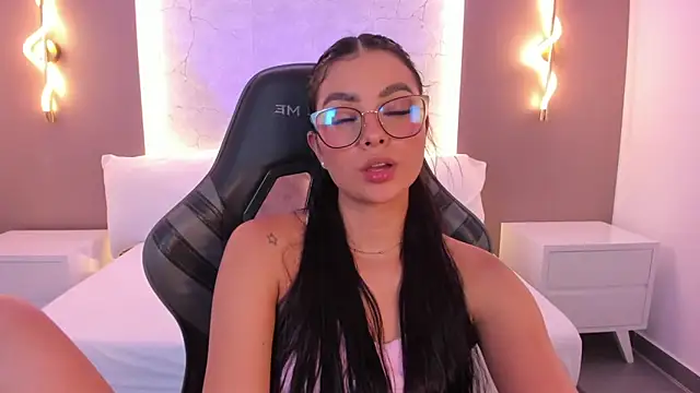 emily_tolson's cam snapshot