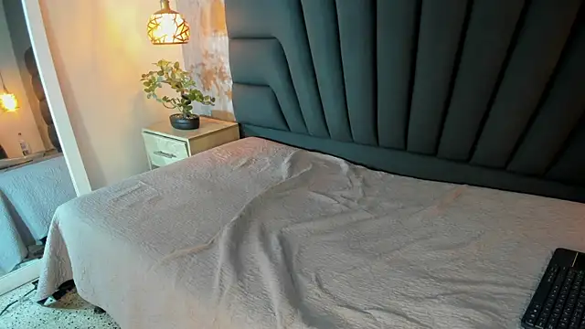 Maya_curvy's cam snapshot