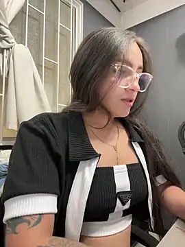 Alyha_Cortes's cam snapshot