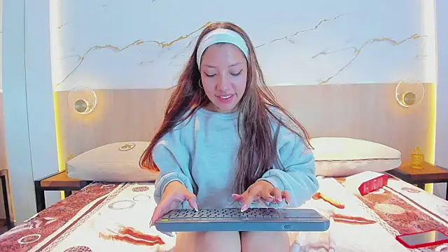 rebecca_ponce_'s cam snapshot