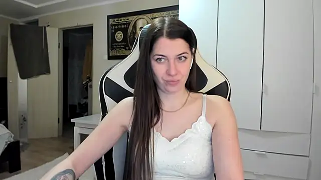 EmiLovsi's cam snapshot