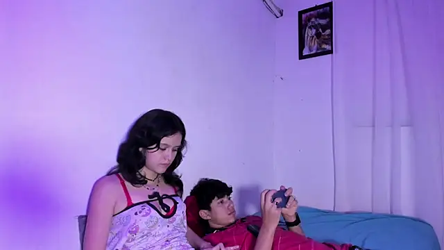 Laura_and_Kevin's cam snapshot