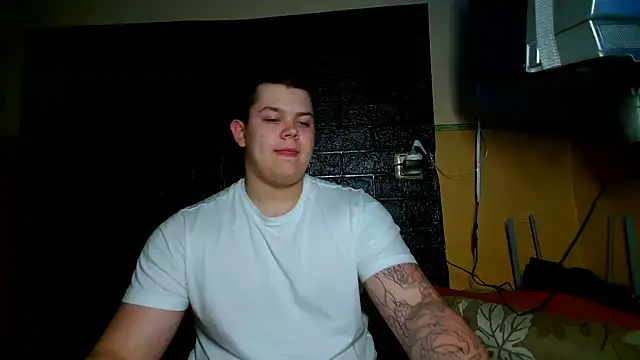 CuteButNaughty_'s cam snapshot