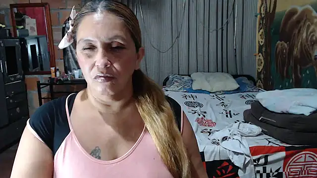 mom_son_dirty's cam snapshot