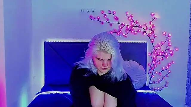 JoannLowe's cam snapshot