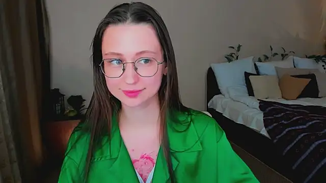 YourLovellyStory's cam snapshot