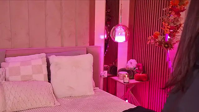 OliviaNoirr's cam snapshot