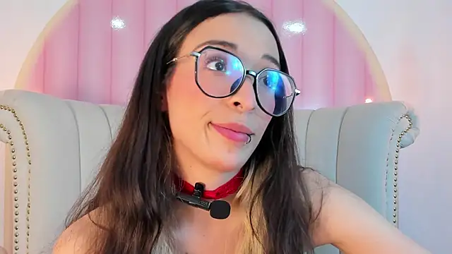 Emilia_Bons's cam snapshot