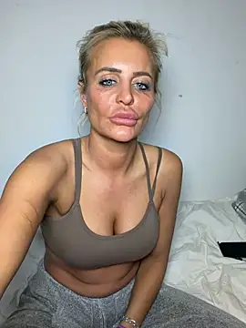 AliceDx's cam snapshot