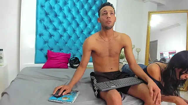 Ivan_and_Sarha's cam snapshot