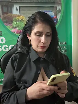 Alysson-- live sex cam