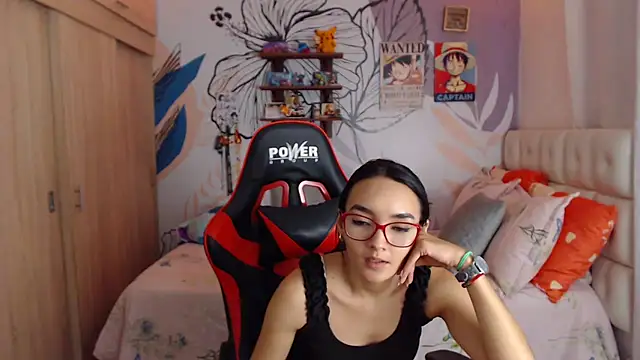 LinzyBaner's cam snapshot