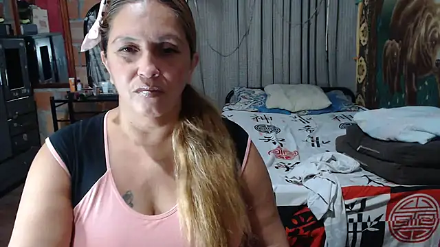 mom_son_dirty's cam snapshot