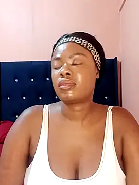 Luciouslips00's cam snapshot