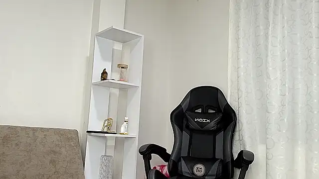 Angell_charlotte's cam snapshot