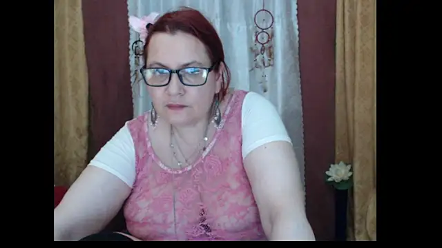 PlayfullMature's cam snapshot