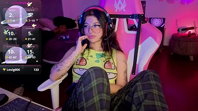 larah_uwu live sex cam