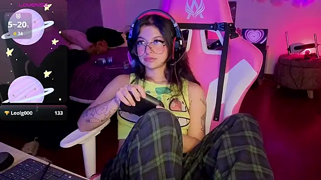 larah_uwu's cam snapshot