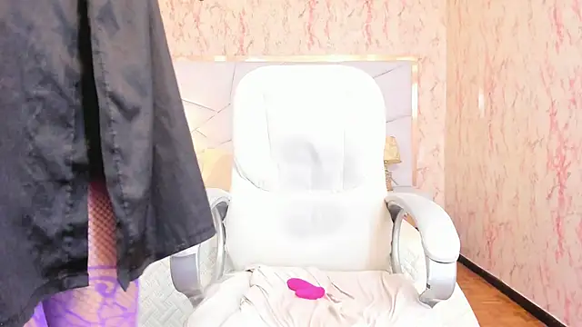 Emily_Whinfre's cam snapshot