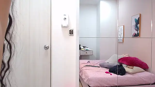 zooombee's cam snapshot