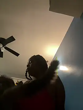 Goldenmami live sex cam