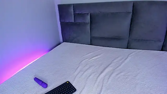 madisoncuper_'s cam snapshot