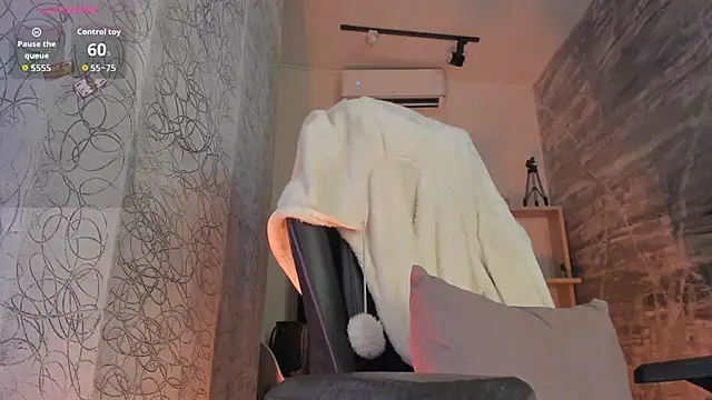 LunaBaker-1's cam snapshot