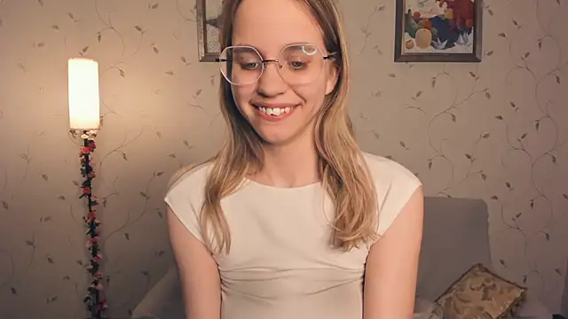 JoanBaggott's cam snapshot