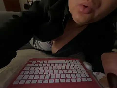 gatitalocahot's cam snapshot