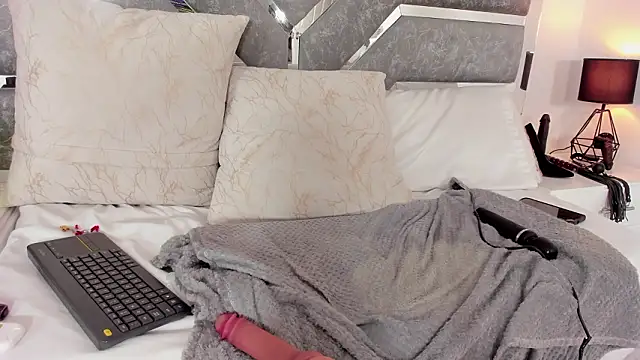 Slut_Milf_'s cam snapshot