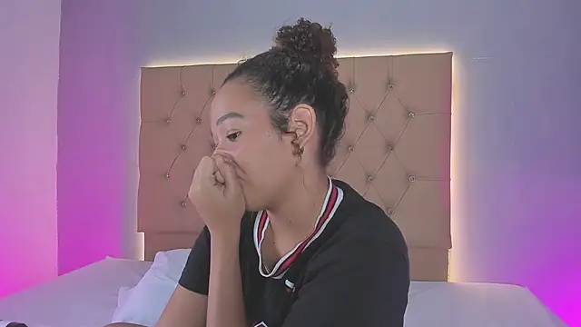 EmmaLawrence_'s cam snapshot