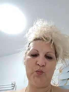 Divineblond's cam snapshot