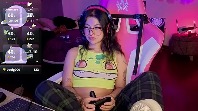 larah_uwu's cam snapshot