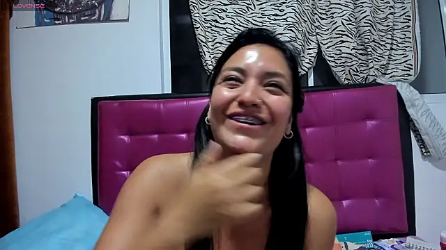 AlanaLars's cam snapshot