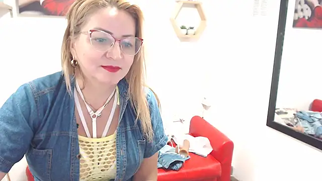 DIVAX_MONSERRAT's cam snapshot