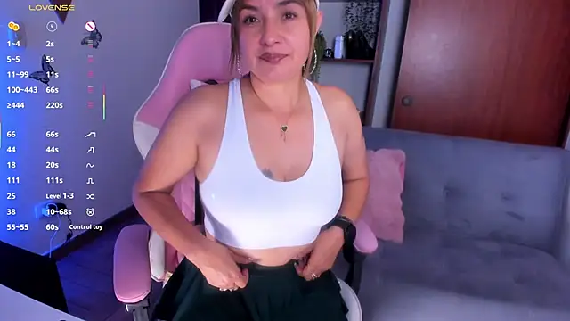 luciamature_'s cam snapshot