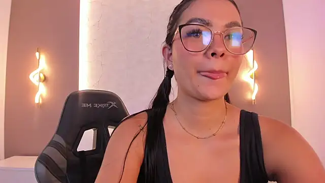 emily_tolson's cam snapshot