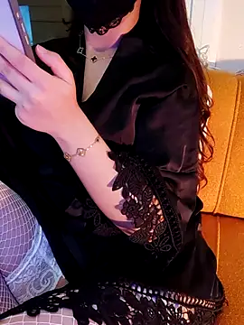 Lola-Bee's cam snapshot