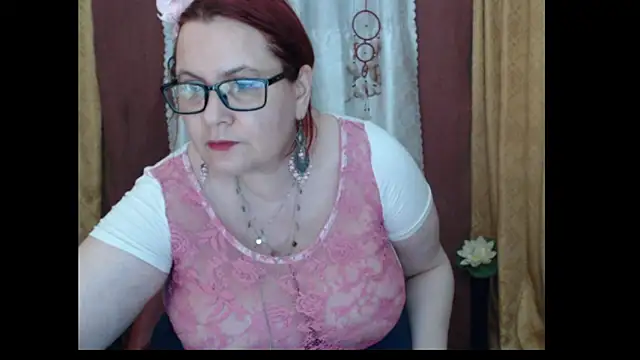 PlayfullMature's cam snapshot