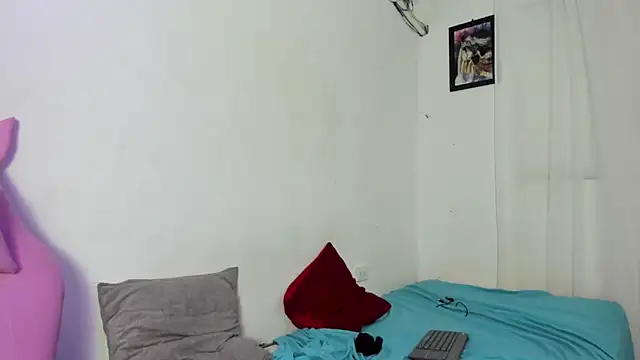 Laura_and_Kevin's cam snapshot