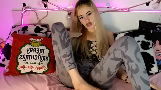 nicollewetpussy's cam snapshot